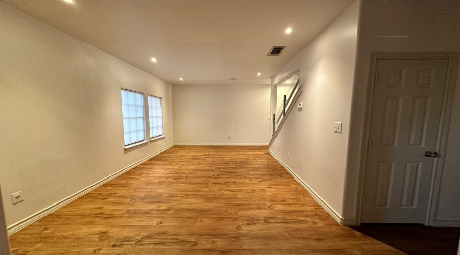 2445 Monarch Dr, Laredo, Texas 78045, 3 Bedrooms Bedrooms, 7 Rooms Rooms,2 BathroomsBathrooms,Residential,For Rent,2445 Monarch Dr,20255569