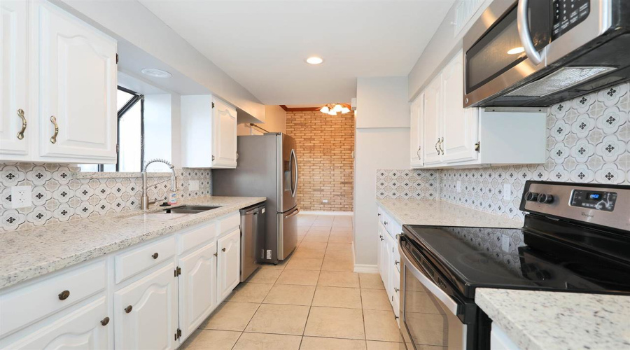 2600 San Jose St, Laredo, Texas 78043, 3 Bedrooms Bedrooms, 5 Rooms Rooms,2 BathroomsBathrooms,Residential,For Rent,2600 San Jose St,20260002