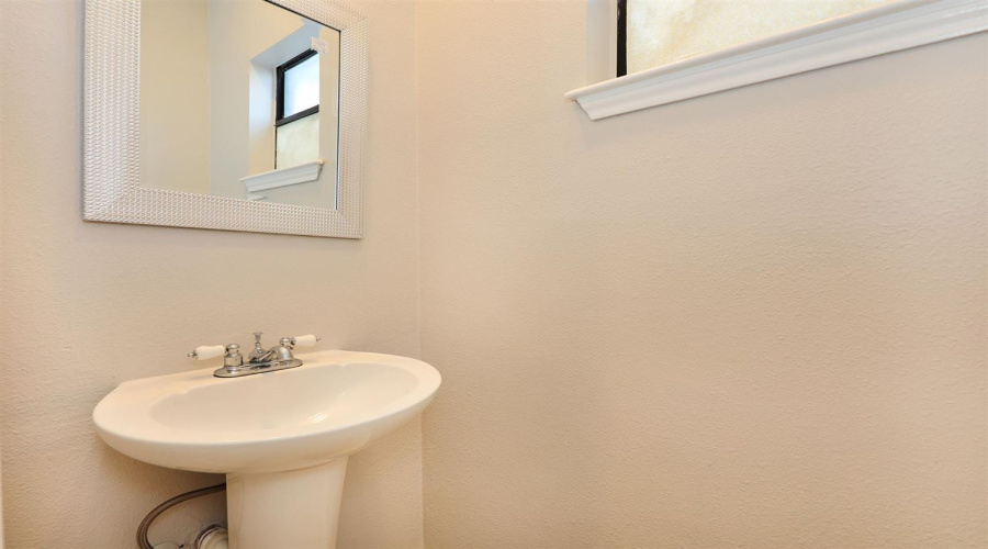 2600 San Jose St, Laredo, Texas 78043, 3 Bedrooms Bedrooms, 5 Rooms Rooms,2 BathroomsBathrooms,Residential,For Rent,2600 San Jose St,20260002