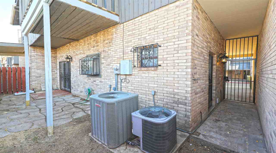 2600 San Jose St, Laredo, Texas 78043, 3 Bedrooms Bedrooms, 5 Rooms Rooms,2 BathroomsBathrooms,Residential,For Rent,2600 San Jose St,20260002