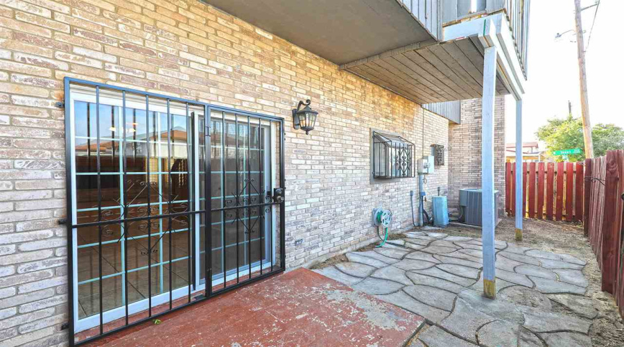 2600 San Jose St, Laredo, Texas 78043, 3 Bedrooms Bedrooms, 5 Rooms Rooms,2 BathroomsBathrooms,Residential,For Rent,2600 San Jose St,20260002