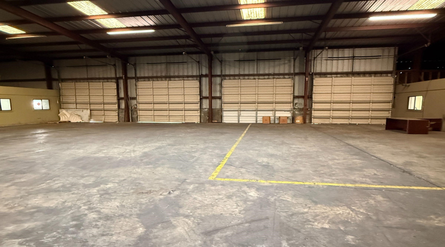 308 Enterprise St, laredo, Texas 78045, 1 Bedroom Bedrooms, 6 Rooms Rooms,3 BathroomsBathrooms,Commercial/industrial,For Rent,308 Enterprise St,20260003