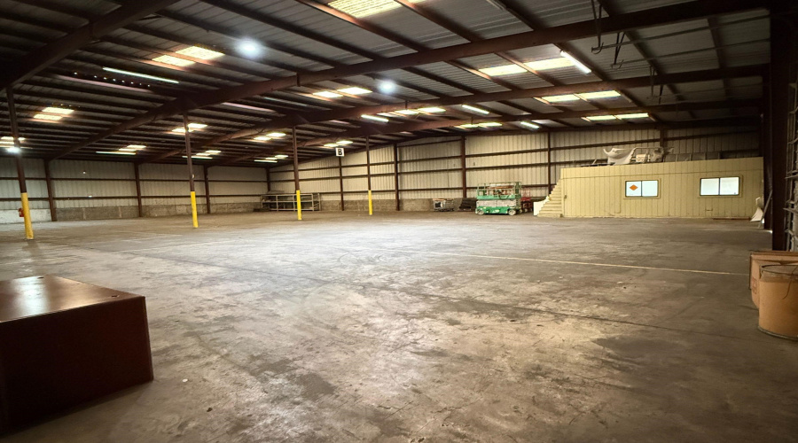 308 Enterprise St, laredo, Texas 78045, 1 Bedroom Bedrooms, 6 Rooms Rooms,3 BathroomsBathrooms,Commercial/industrial,For Rent,308 Enterprise St,20260003