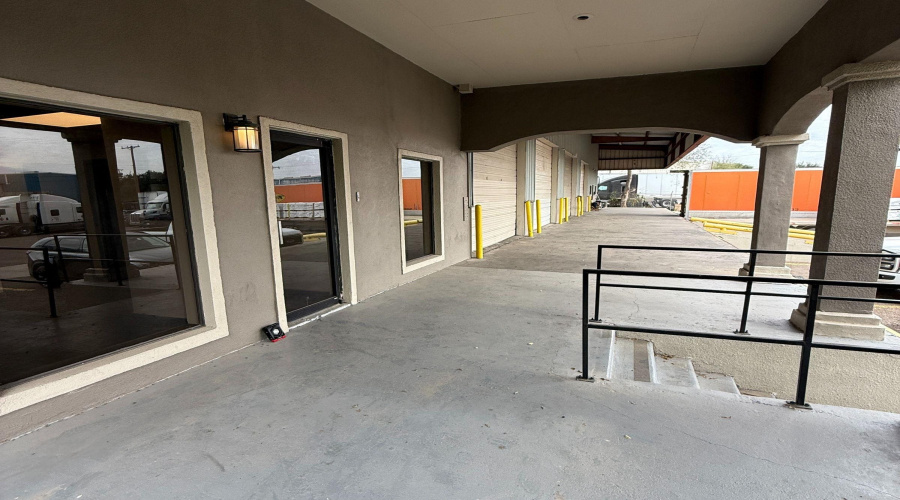 308 Enterprise St, laredo, Texas 78045, 1 Bedroom Bedrooms, 6 Rooms Rooms,3 BathroomsBathrooms,Commercial/industrial,For Rent,308 Enterprise St,20260003