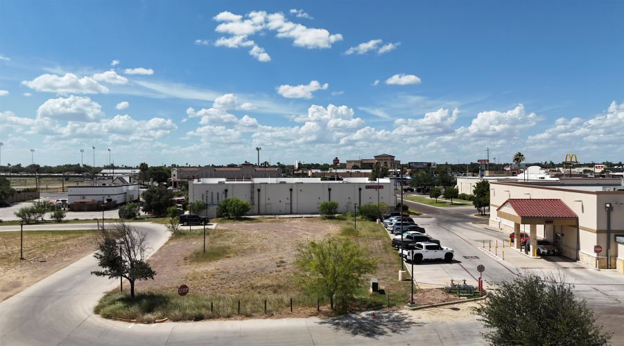 7518 McPherson Rd, Laredo, Texas 78041, 1 Room Rooms,Commercial retail/office,For Sale,7518 McPherson Rd,20253541