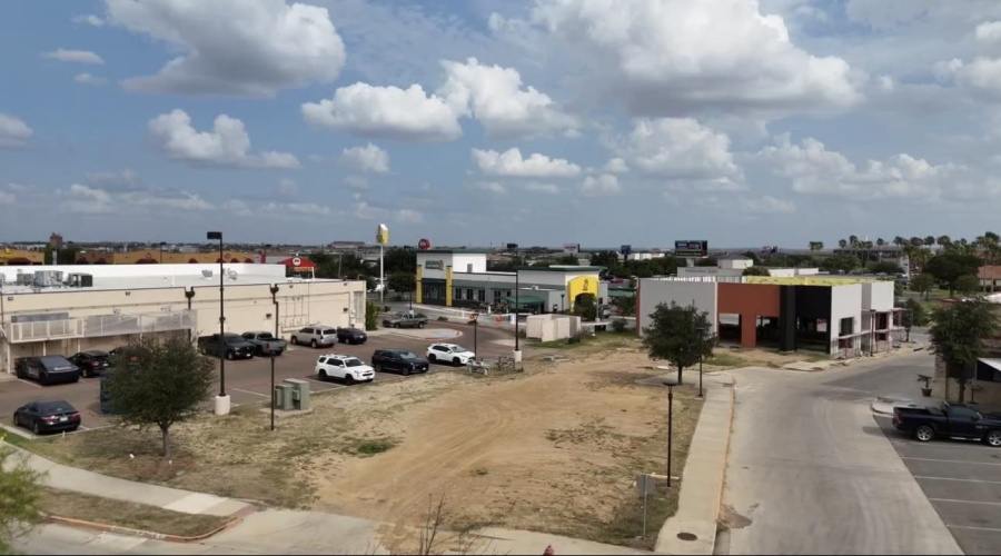 7518 McPherson Rd, Laredo, Texas 78041, 1 Room Rooms,Commercial retail/office,For Rent,7518 McPherson Rd,20253967