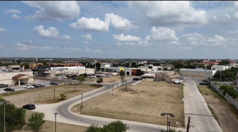 7518 McPherson Rd, Laredo, Texas 78041, 1 Room Rooms,Commercial retail/office,For Rent,7518 McPherson Rd,20253967