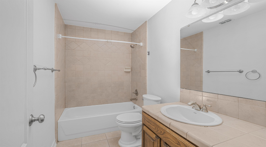 3814 Sandcliff Dr, Laredo, Texas 78045, 4 Bedrooms Bedrooms, 7 Rooms Rooms,2 BathroomsBathrooms,Residential,For Rent,3814 Sandcliff Dr,20260005