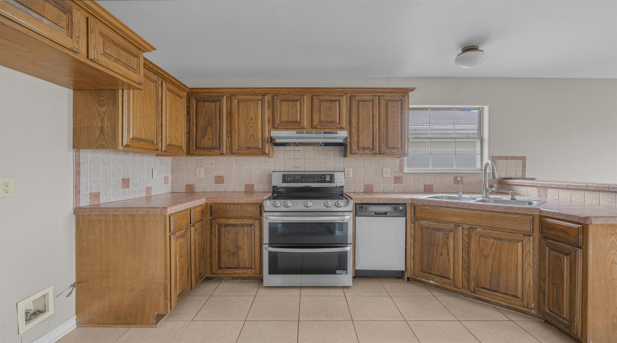 3814 Sandcliff Dr, Laredo, Texas 78045, 4 Bedrooms Bedrooms, 7 Rooms Rooms,2 BathroomsBathrooms,Residential,For Rent,3814 Sandcliff Dr,20260005