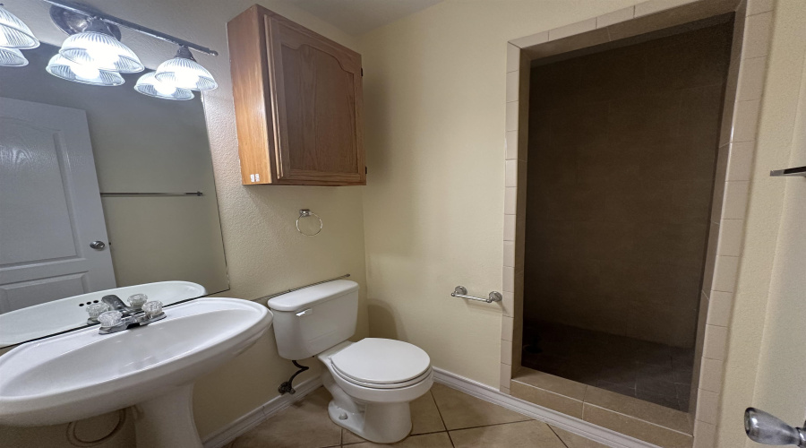 1000 Ranchway Dr, Laredo, Texas 78045, 3 Bedrooms Bedrooms, 7 Rooms Rooms,3 BathroomsBathrooms,Residential,For Rent,1000 Ranchway Dr,20260007