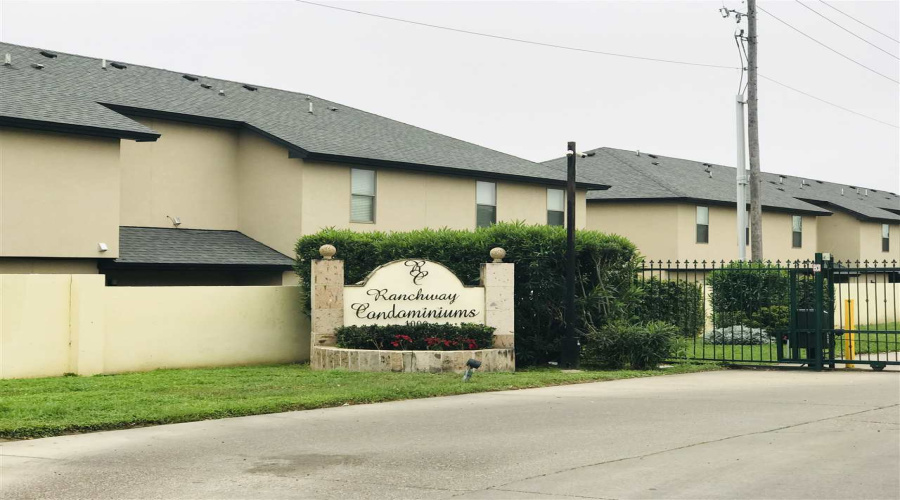 1000 Ranchway Dr, Laredo, Texas 78045, 3 Bedrooms Bedrooms, 7 Rooms Rooms,3 BathroomsBathrooms,Residential,For Rent,1000 Ranchway Dr,20260007