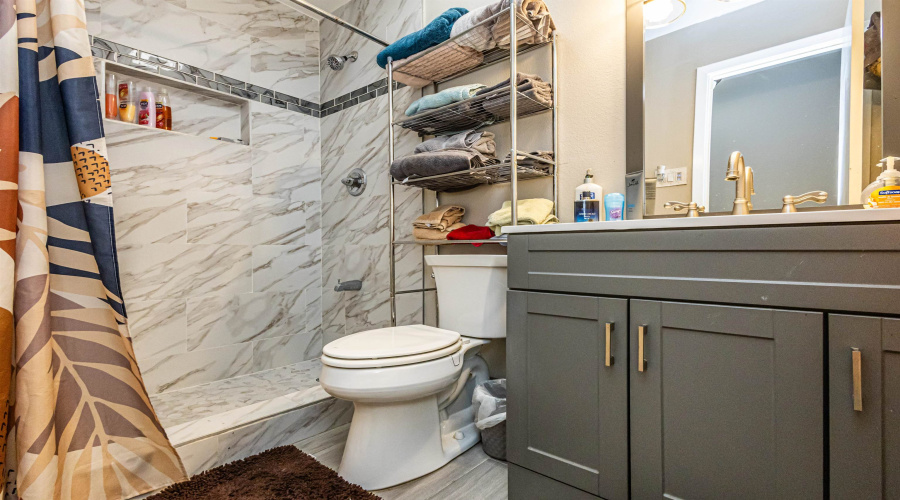 2502 E Montgomery St, Laredo, Texas 78043, 3 Bedrooms Bedrooms, 7 Rooms Rooms,3 BathroomsBathrooms,Residential,For Sale,2502 E Montgomery St,20260008