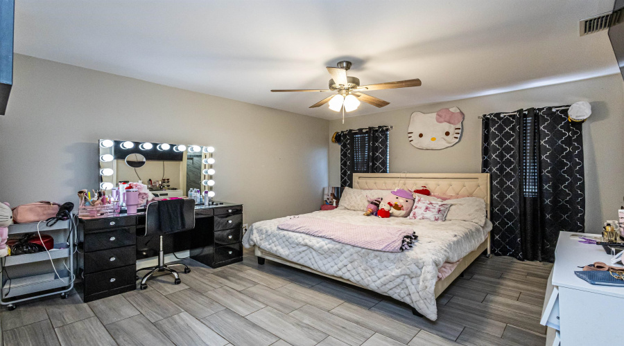 2502 E Montgomery St, Laredo, Texas 78043, 3 Bedrooms Bedrooms, 7 Rooms Rooms,3 BathroomsBathrooms,Residential,For Sale,2502 E Montgomery St,20260008