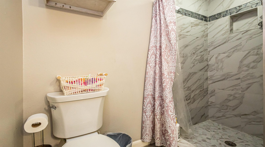 2502 E Montgomery St, Laredo, Texas 78043, 3 Bedrooms Bedrooms, 7 Rooms Rooms,3 BathroomsBathrooms,Residential,For Sale,2502 E Montgomery St,20260008