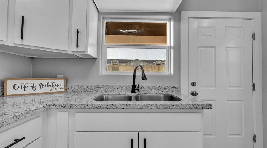 128 Lusitano Dr., Laredo, Texas 78046, 3 Bedrooms Bedrooms, 5 Rooms Rooms,2 BathroomsBathrooms,Residential,For Sale,128 Lusitano Dr.,20260009