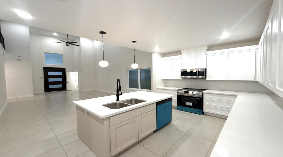 1003 Amezquita Dr., Laredo, Texas 78045, 4 Bedrooms Bedrooms, 7 Rooms Rooms,2 BathroomsBathrooms,Residential,For Rent,1003 Amezquita Dr.,20260010