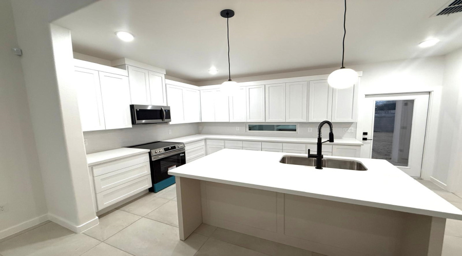 1003 Amezquita Dr., Laredo, Texas 78045, 4 Bedrooms Bedrooms, 7 Rooms Rooms,2 BathroomsBathrooms,Residential,For Rent,1003 Amezquita Dr.,20260010