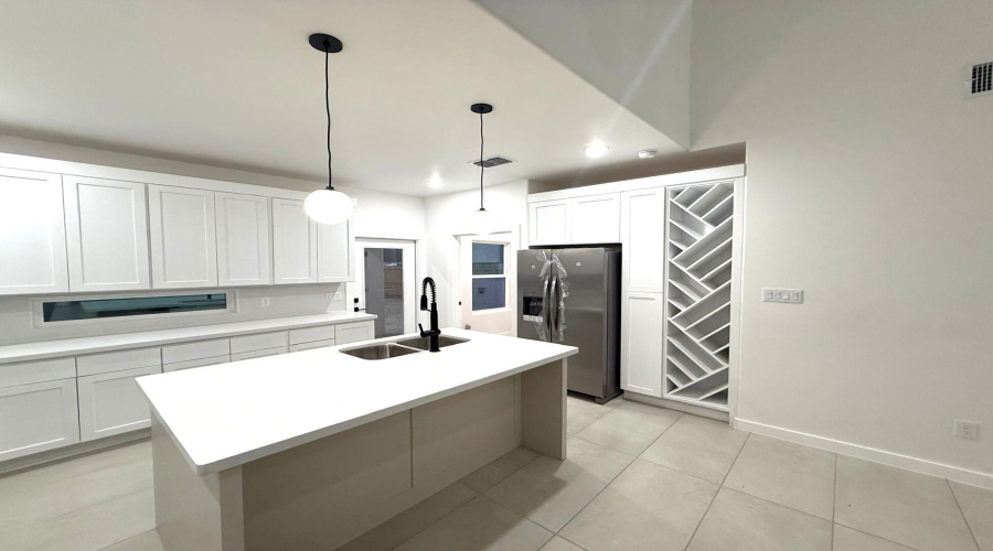 1003 Amezquita Dr., Laredo, Texas 78045, 4 Bedrooms Bedrooms, 7 Rooms Rooms,2 BathroomsBathrooms,Residential,For Rent,1003 Amezquita Dr.,20260010