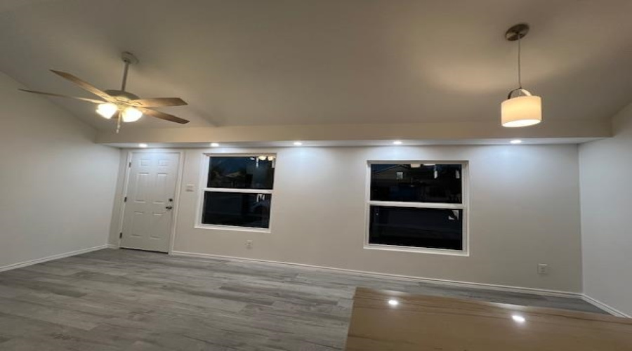 401 W Elm St, LAREDO, Texas 78040, 2 Bedrooms Bedrooms, 3 Rooms Rooms,1 BathroomBathrooms,Residential,For Rent,401 W Elm St,20260014