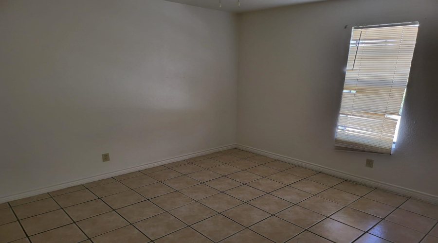 2704 Kearney St, Laredo, Texas 78043, 2 Bedrooms Bedrooms, 3 Rooms Rooms,1 BathroomBathrooms,Residential,For Rent,2704 Kearney St,20260016