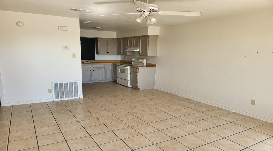 2704 Kearney St, Laredo, Texas 78043, 2 Bedrooms Bedrooms, 3 Rooms Rooms,1 BathroomBathrooms,Residential,For Rent,2704 Kearney St,20260016