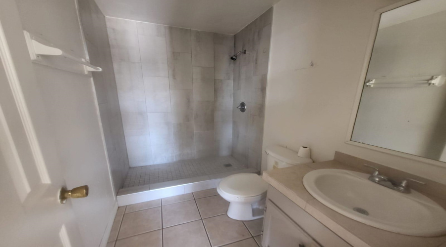 2704 Kearney St, Laredo, Texas 78043, 2 Bedrooms Bedrooms, 3 Rooms Rooms,1 BathroomBathrooms,Residential,For Rent,2704 Kearney St,20260016