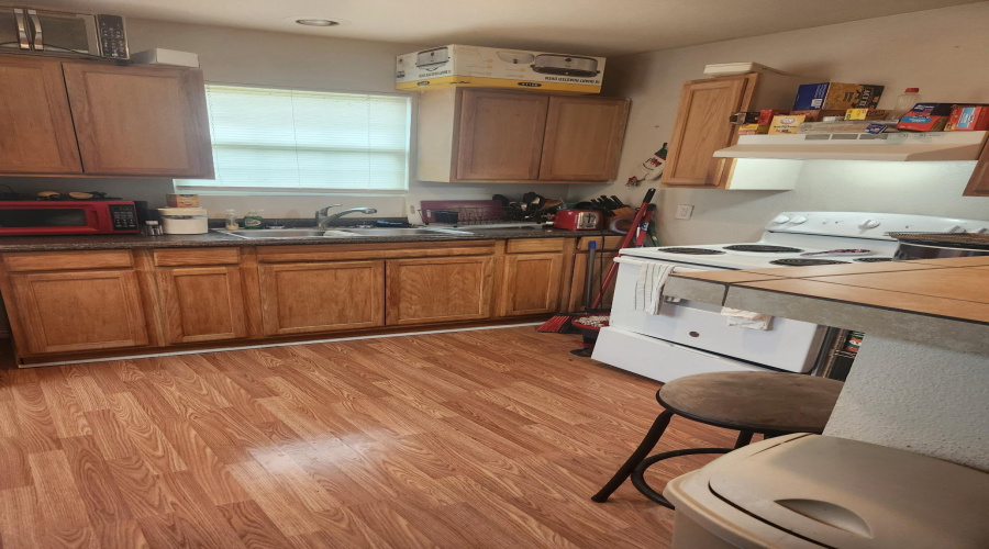 513 W Warren Ave, kingsville, Texas 78363, 3 Bedrooms Bedrooms, 5 Rooms Rooms,2 BathroomsBathrooms,Residential,For Sale,513 W Warren Ave,20260018