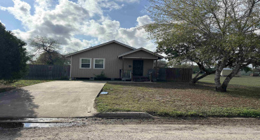 513 W Warren Ave, kingsville, Texas 78363, 3 Bedrooms Bedrooms, 5 Rooms Rooms,2 BathroomsBathrooms,Residential,For Sale,513 W Warren Ave,20260018