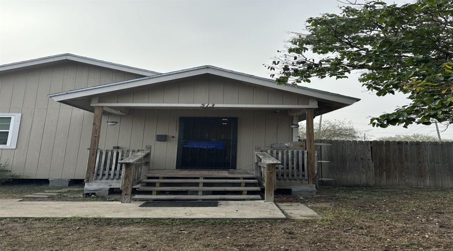 513 W Warren Ave, kingsville, Texas 78363, 3 Bedrooms Bedrooms, 5 Rooms Rooms,2 BathroomsBathrooms,Residential,For Sale,513 W Warren Ave,20260018