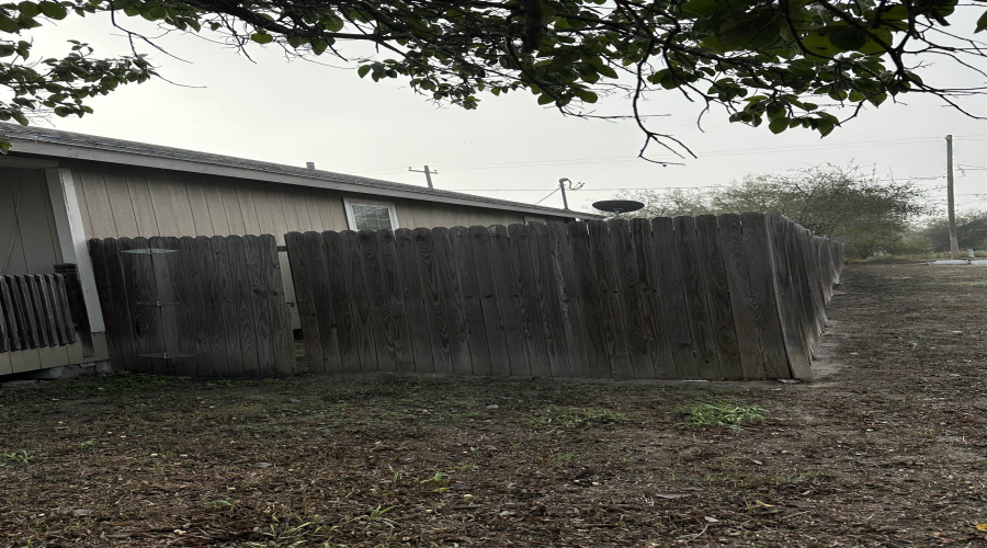 513 W Warren Ave, kingsville, Texas 78363, 3 Bedrooms Bedrooms, 5 Rooms Rooms,2 BathroomsBathrooms,Residential,For Sale,513 W Warren Ave,20260018