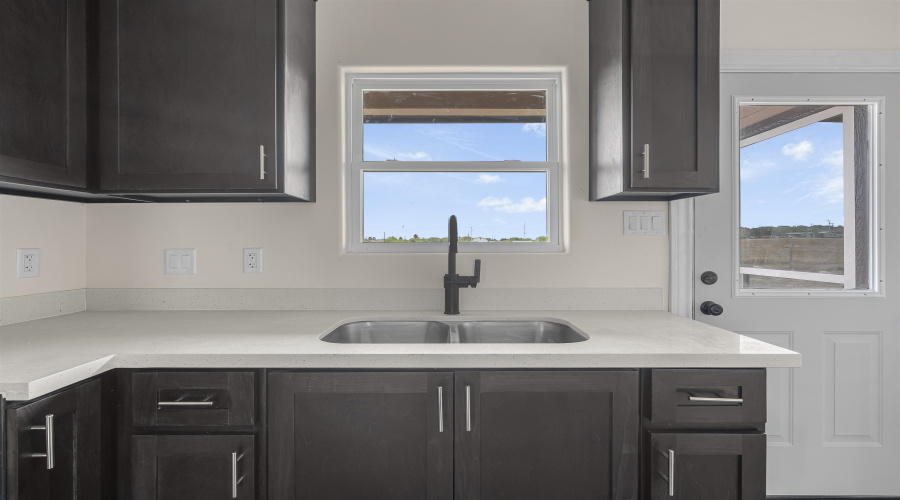 705 Bluebeard Ct., Laredo, Texas 78046, 3 Bedrooms Bedrooms, 6 Rooms Rooms,2 BathroomsBathrooms,Residential,For Sale,705 Bluebeard Ct.,20260020