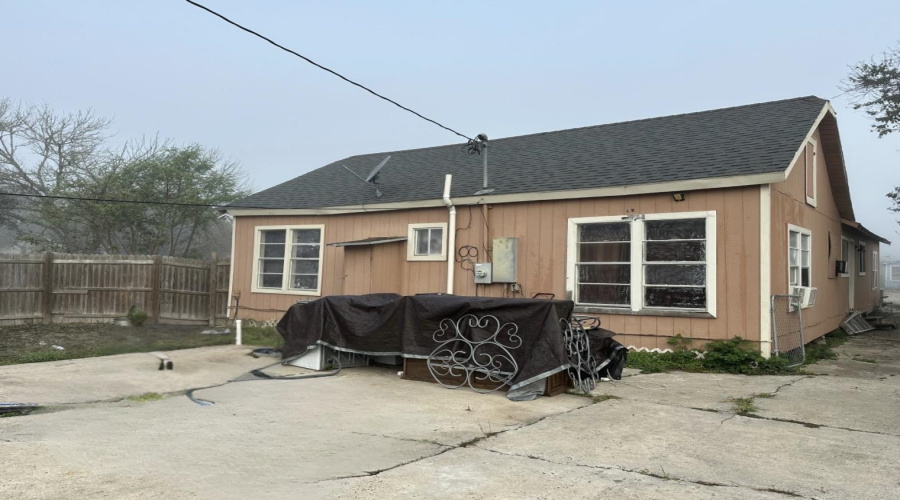 719 E Santa Gertrudis, Kingsville, Texas 78363, 4 Bedrooms Bedrooms, 6 Rooms Rooms,2 BathroomsBathrooms,Residential,For Sale,719 E Santa Gertrudis,20260024