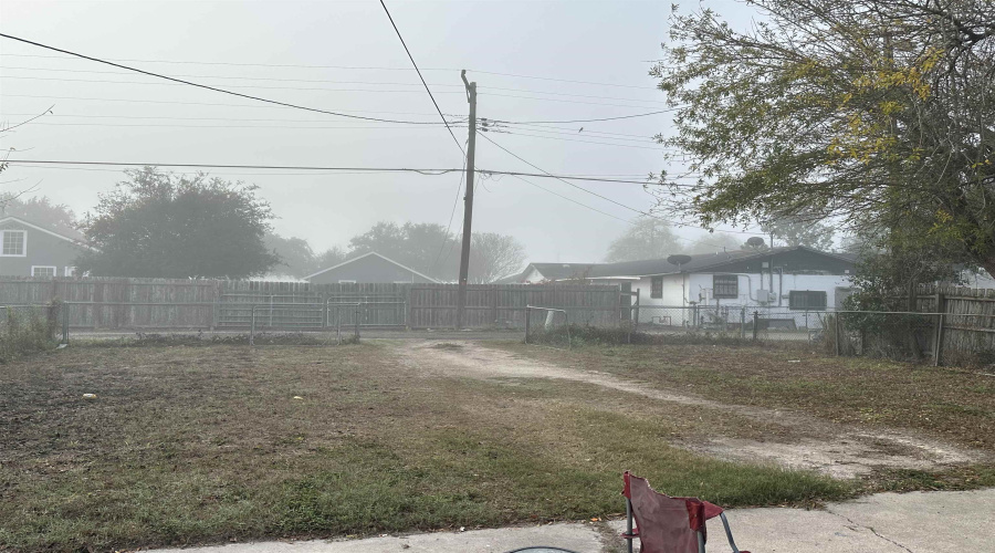 805 E Santa Gertrudis, Kingsville, Texas 78363, 2 Bedrooms Bedrooms, 3 Rooms Rooms,1 BathroomBathrooms,Residential,For Sale,805 E Santa Gertrudis,20260025