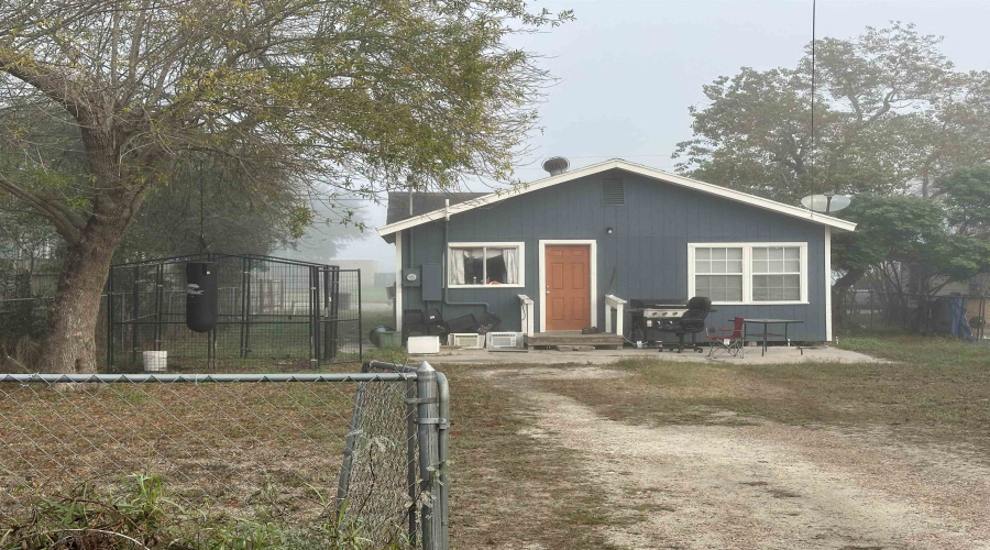 805 E Santa Gertrudis, Kingsville, Texas 78363, 2 Bedrooms Bedrooms, 3 Rooms Rooms,1 BathroomBathrooms,Residential,For Sale,805 E Santa Gertrudis,20260025