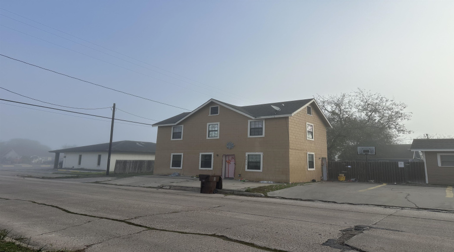 330 W Richard Ave., Kingsville, Texas 78363, 3 Bedrooms Bedrooms, 5 Rooms Rooms,2 BathroomsBathrooms,Residential,For Sale,330 W Richard Ave.,20260028