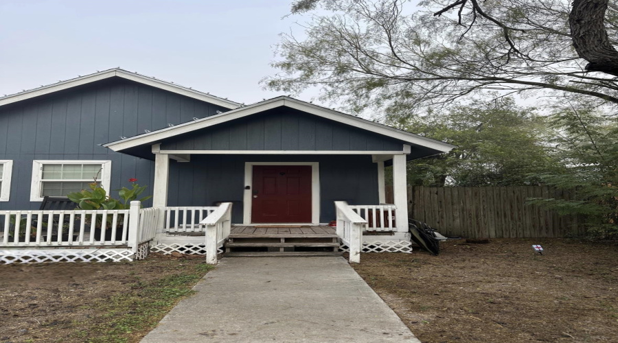 1014 E Kenedy, Kingsville, Texas 78363, 2 Bedrooms Bedrooms, 3 Rooms Rooms,1 BathroomBathrooms,Residential,For Sale,1014 E Kenedy,20260029