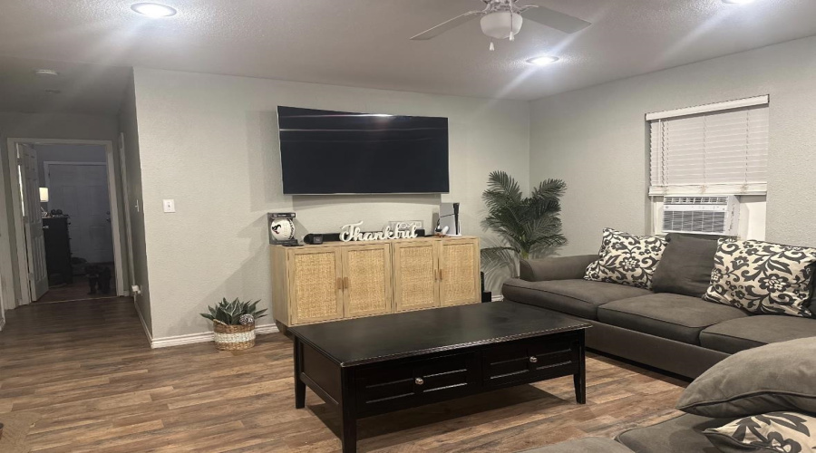 1014 E Kenedy, Kingsville, Texas 78363, 2 Bedrooms Bedrooms, 3 Rooms Rooms,1 BathroomBathrooms,Residential,For Sale,1014 E Kenedy,20260029