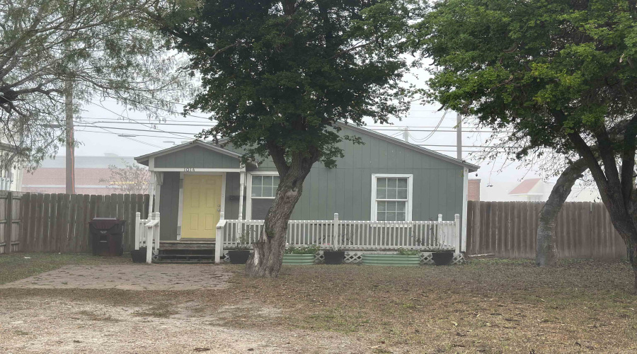 1014 E Kenedy, Kingsville, Texas 78363, 2 Bedrooms Bedrooms, 3 Rooms Rooms,1 BathroomBathrooms,Residential,For Sale,1014 E Kenedy,20260029