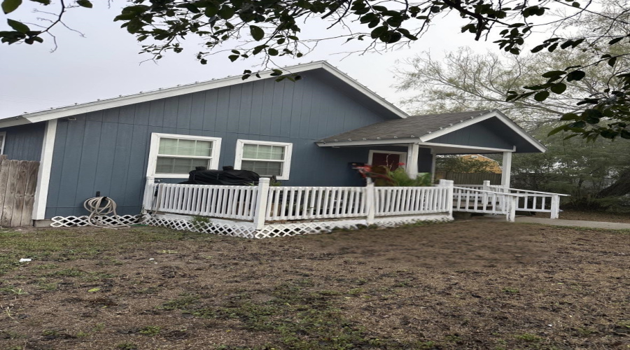 1014 E Kenedy, Kingsville, Texas 78363, 2 Bedrooms Bedrooms, 3 Rooms Rooms,1 BathroomBathrooms,Residential,For Sale,1014 E Kenedy,20260029