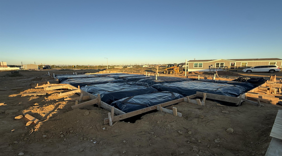 5066 Luna Grande Lp., LAREDO, Texas 78046, 4 Bedrooms Bedrooms, 6 Rooms Rooms,2 BathroomsBathrooms,Residential,For Sale,5066 Luna Grande Lp.,20260030