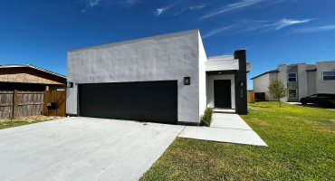 5616 Encanto Dr., Laredo, Texas 78046, 3 Bedrooms Bedrooms, 6 Rooms Rooms,3 BathroomsBathrooms,Residential,For Sale,5616 Encanto Dr.,20260031