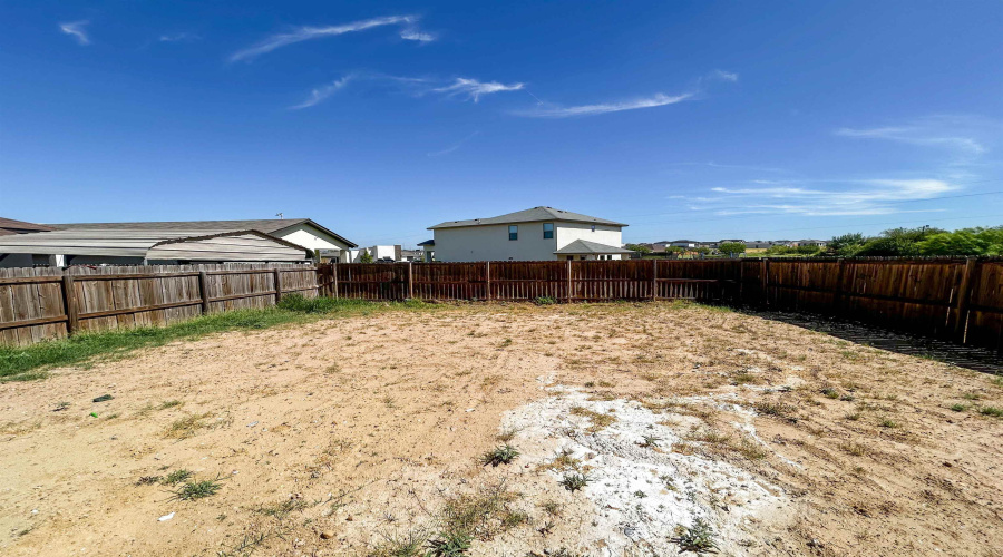 5616 Encanto Dr., Laredo, Texas 78046, 3 Bedrooms Bedrooms, 6 Rooms Rooms,3 BathroomsBathrooms,Residential,For Sale,5616 Encanto Dr.,20260031