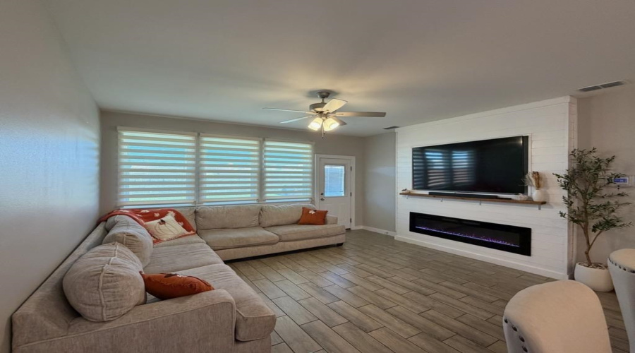 1616 Sambar Lp, Laredo, Texas 78045, 4 Bedrooms Bedrooms, 7 Rooms Rooms,2 BathroomsBathrooms,Residential,For Sale,1616 Sambar Lp,20260034