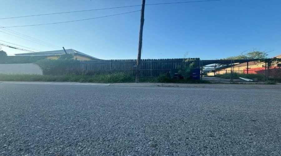 201 Vidaurri Ave, Laredo, Texas 78040, 5 Bedrooms Bedrooms, 7 Rooms Rooms,2 BathroomsBathrooms,Residential,For Sale,201 Vidaurri Ave,20260038