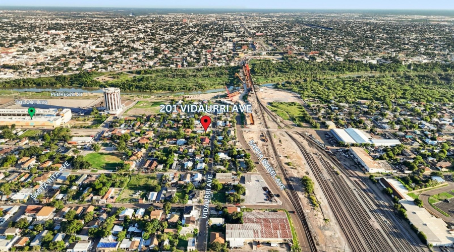 201 Vidaurri Ave, Laredo, Texas 78040, 5 Bedrooms Bedrooms, 7 Rooms Rooms,2 BathroomsBathrooms,Residential,For Sale,201 Vidaurri Ave,20260038