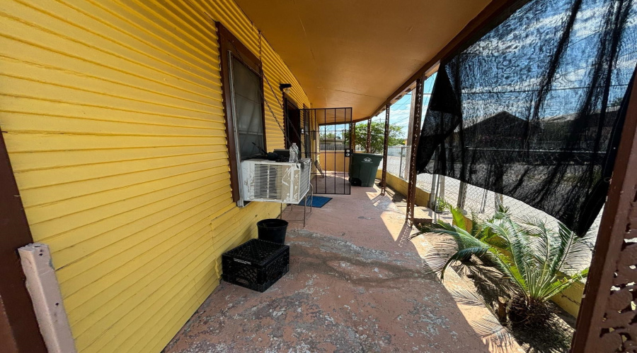 201 Vidaurri Ave, Laredo, Texas 78040, 5 Bedrooms Bedrooms, 7 Rooms Rooms,2 BathroomsBathrooms,Residential,For Sale,201 Vidaurri Ave,20260038