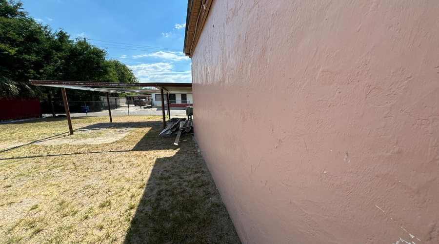 201 Vidaurri Ave, Laredo, Texas 78040, 5 Bedrooms Bedrooms, 7 Rooms Rooms,2 BathroomsBathrooms,Residential,For Sale,201 Vidaurri Ave,20260038