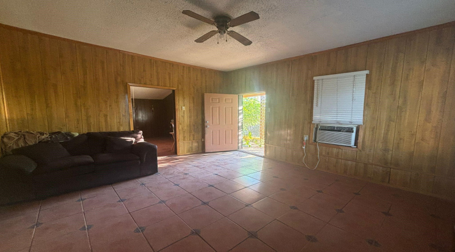 201 Vidaurri Ave, Laredo, Texas 78040, 5 Bedrooms Bedrooms, 7 Rooms Rooms,2 BathroomsBathrooms,Residential,For Sale,201 Vidaurri Ave,20260038