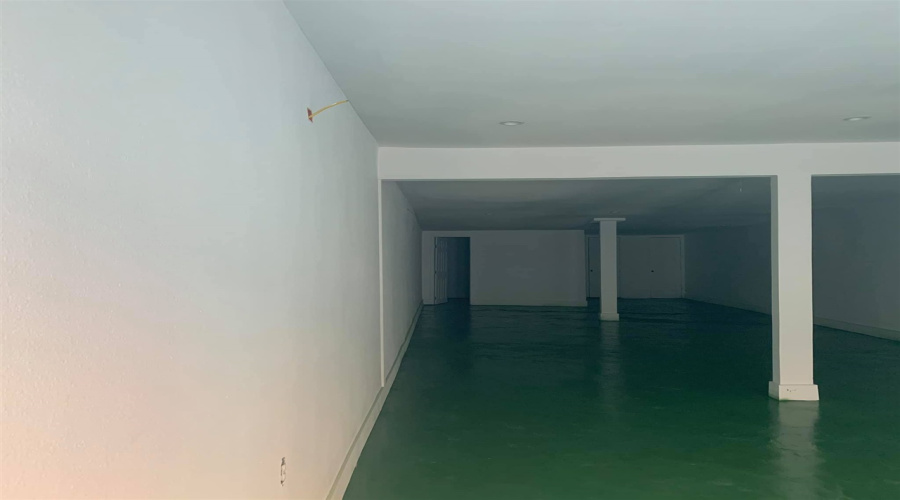 1404 Zaragoza St, Laredo, Texas 78040, 1 Room Rooms,1 BathroomBathrooms,Commercial retail/office,For Rent,1404 Zaragoza St,20260045