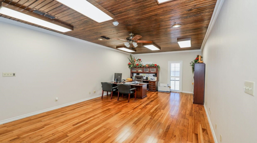 5809 East Dr, Laredo, Texas 78041, 1 Bedroom Bedrooms, 1 Room Rooms,4 BathroomsBathrooms,Commercial/industrial,For Sale,5809 East Dr,20260054